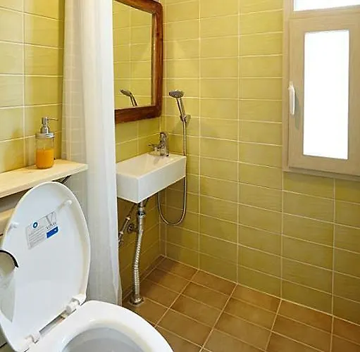 Hide & Seek Hotel 2*